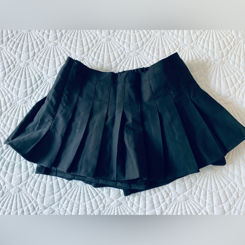 Size Small, Black Pleated, A-Line Mini Skirt, Elastic Waist, Inner Lining Shorts
